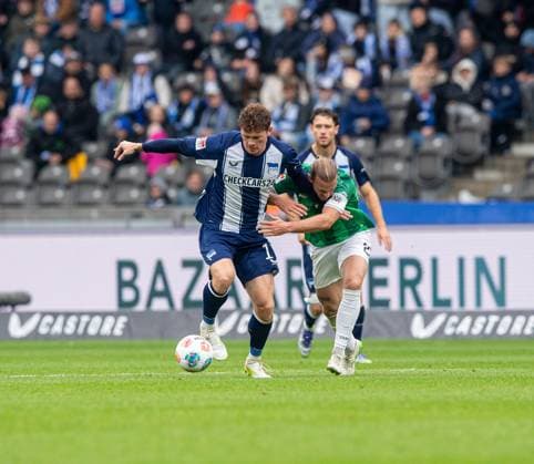 Soccer, Men, Season 2025 2026, 2 Bundesliga 8 Matchday , Hertha BSC SC Preußen Münster, v l Sebastian Grönning Hertha BSC , Jorrit Hendrix Münster , 04 10 2025, Copyright: xSebastianxRäppold MatthiasxKochx