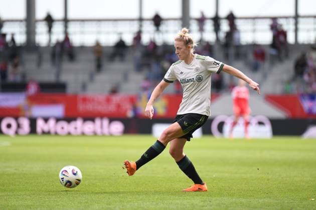 Carolin Simon 30 FC Bayern in action at the Google Pixel Womens Bundesliga match FC Bayern Munich SV Werder Bremen on 04 10 2025 Munich FC Bayern Campus Bayern Germany