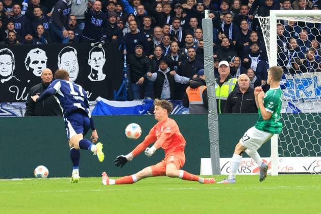 DEU, DFL, 2 FBL, Hertha BSC vs Preussen Muenster, 04 10 2025, Berliner Olympiastadion, Berlin, DEU, DFL, 2 FBL, Hertha BSC vs Preussen Muenster, im Bild Sebastian Groenning Hertha BSC Berlin 17 ,Johannes Schenk Preussen Muenster 1 , Jano ter Horst Preussen Muenster 27 DFL regulations prohibit any use of Photographs as image sequences and or quasi video nordphotoxGmbHx xEngler nph00076