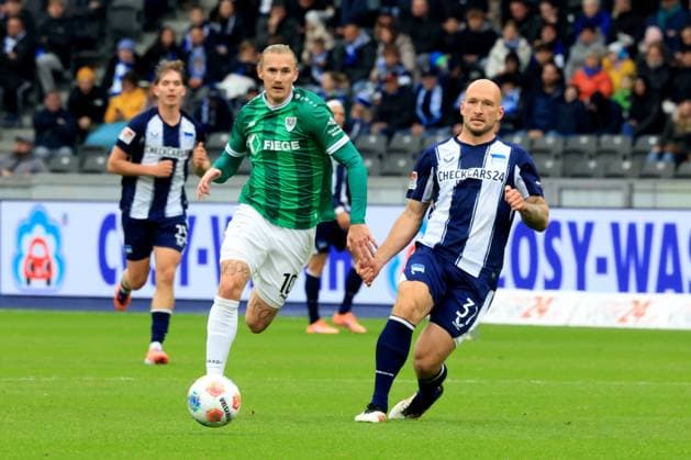 DEU, DFL, 2 FBL, Hertha BSC vs Preussen Muenster, 04 10 2025, Berliner Olympiastadion, Berlin, DEU, DFL, 2 FBL, Hertha BSC vs Preussen Muenster, im Bild Toni Leistner Hertha BSC Berlin 37 , p10 DFL regulations prohibit any use of Photographs as image sequences and or quasi video nordphotoxGmbHx xEngler nph00076