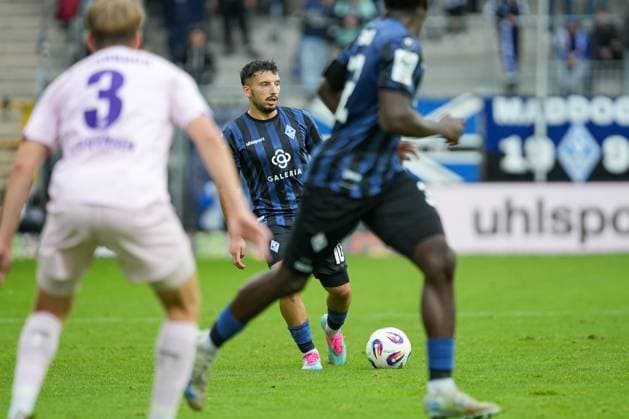 Football 3 Liga, Matchday 10, SV Waldhof Mannheim VfL Osnabrück on 04 10 2025 in Mannheim Carl Benz Stadion , Germany, Season 2025 2026 DFL REGULATIONS PROHIBIT ANY USE OF PHOTOGRAPHS AS IMAGE SEQUENCES AND OR QUASI VIDEO Arianit Ferati 10, SVWM in focus Mannheim Carl Benz Stadion Germany Copyright: xChristophxKinzingerx