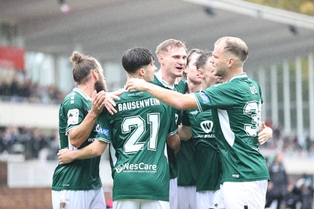 04 10 2025, Soccer, Men, 10 Matchday 3 League Season 2025 2026 FC Schweinfurt 05 SC Verl Schweinfurt celebrates the 1 0 by Jakob Tranziska FC Schweinfurt 05, 17
