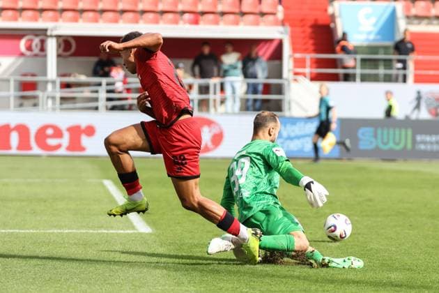 3 Liga FC Ingolstadt 04 SSV Ulm Scoring chance missed Marcel Costly 22, FCI Ortag Christian 39 Ulm disrupts and holds 3 Liga FC Ingolstadt 04 Season 2025 2026 SSV Ulm