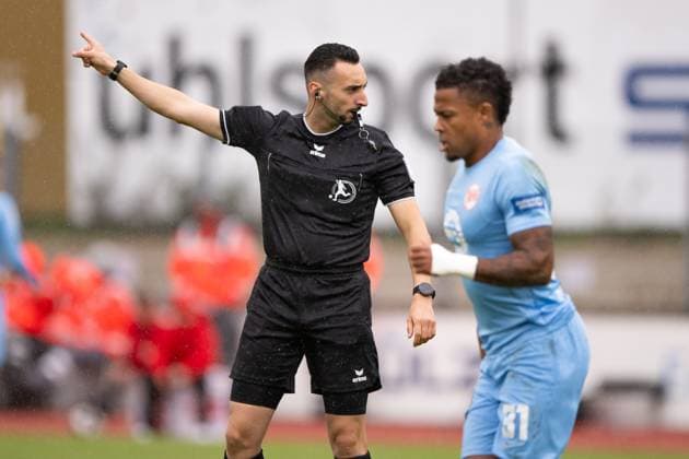 Nabil Benazza, Referee, TSG Balingen vs Kickers Offenbach, Football, Regionalliga Suedwest, Matchday 11, Season 2025 2026, 04 10 2025, Eibner Pressefoto Andreas Ulmer TSG Balingen vs Kickers Offenbach, Football, Regionalliga Suedwest, Matchday 11, Season 2025 2026, 04 10 2025, Balingen Copyright: xEibner-Pressefoto AndreasxUlmerx EP_AUR