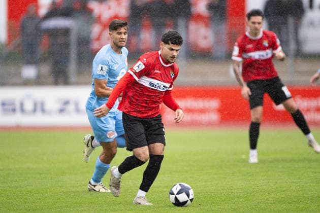 Halim Eroglu, TSG Balingen, 34 on the ball, TSG Balingen vs Kickers Offenbach, Football, Regionalliga Suedwest, Matchday 11, Season 2025 2026, 04 10 2025, Eibner Pressefoto Andreas Ulmer TSG Balingen vs Kickers Offenbach, Football, Regionalliga Suedwest, Matchday 11, Season 2025 2026, 04 10 2025, Balingen Copyright: xEibner-Pressefoto AndreasxUlmerx EP_AUR