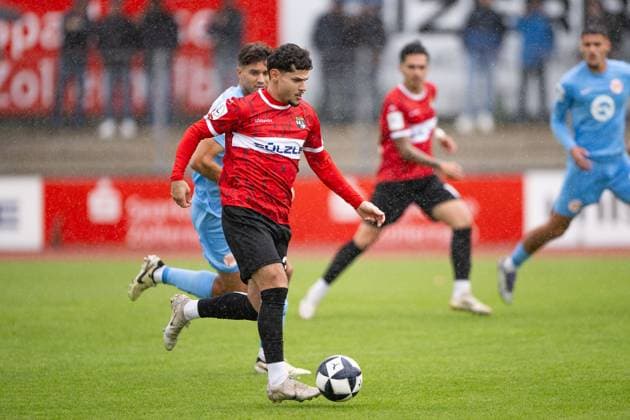 Halim Eroglu, TSG Balingen, 34 on the ball, TSG Balingen vs Kickers Offenbach, Football, Regionalliga Suedwest, Matchday 11, Season 2025 2026, 04 10 2025, Eibner Pressefoto Andreas Ulmer TSG Balingen vs Kickers Offenbach, Football, Regionalliga Suedwest, Matchday 11, Season 2025 2026, 04 10 2025, Balingen Copyright: xEibner-Pressefoto AndreasxUlmerx EP_AUR