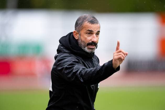 Murat Isik, TSG Balingen, Coach gives instructions TSG Balingen vs Kickers Offenbach, Football, Regionalliga Suedwest, Matchday 11, Season 2025 2026, 04 10 2025, Eibner Pressefoto Andreas Ulmer TSG Balingen vs Kickers Offenbach, Football, Regionalliga Suedwest, Matchday 11, Season 2025 2026, 04 10 2025, Balingen Copyright: xEibner-Pressefoto AndreasxUlmerx EP_AUR