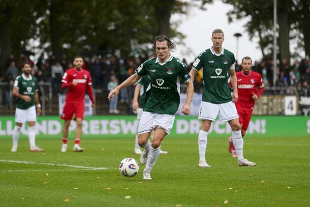 04 10 2025, xjcx, Herren, Fußball, Saison 2025 2026, 3 Liga, 10 Spieltag 1 FC Schweinfurt 1905 SC Verl Devin Angleberger 3, 1 FC Schweinfurt 1905 , DFL DFB REGULATES PROHIBIT ANY USE OF PHOTOGRAPHS AS IMAGE SEQUENCES AND OR QUASI VIDEO Schweinfurt Sachs Stadion Bayern Germany