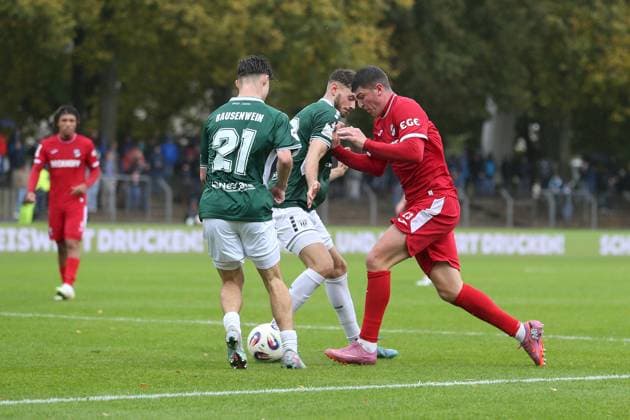 04 10 2025, xjcx, Men, Soccer, Season 2025 2026, 3 League, Matchday 10 1 FC Schweinfurt 1905 SC Verl Lauris Bausenwein 21, 1 FC Schweinfurt 1905 and Luca Trslic 18, 1 FC Schweinfurt 1905 in duel with Alessio Besio 23, SC Verl , DFL DFB REGULATES PROHIBIT ANY USE OF PHOTOGRAPHS AS IMAGE SEQUENCES AND OR QUASI VIDEO Schweinfurt Sachs Stadion Bayern Germany