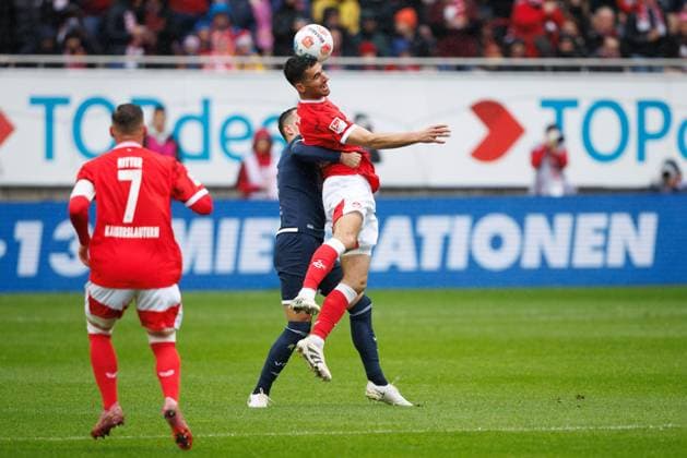 Ivan Prtajin 1 FC Kaiserslautern in header duel with Erhan Masovic VfL Bochum , 1 FC Kaiserslautern vs VFL Bochum Soccer, 2 Bundesliga, Matchday 8, Season 2025 2026, 04 10 2025 1 FC Kaiserslautern vs VFL Bochum Soccer, 2 Bundesliga, Matchday 8, Season 2025 2026, 04 10 2025 Copyright: xEibner-Pressefoto AlexanderxNeisx EP_ANS