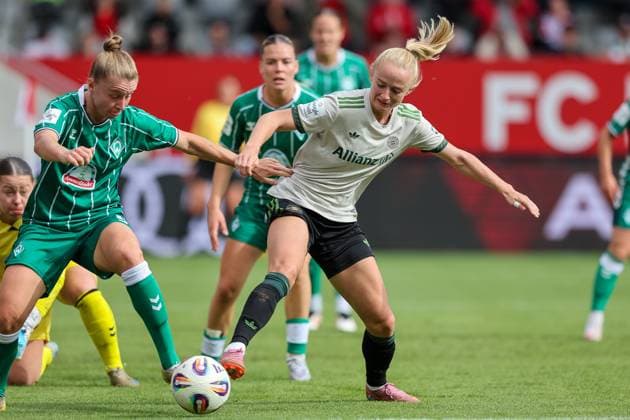 Duel between Lea Schueller FC Bayern Muenchen, 11 and Michelle Ulrbrich SV Werder Bremen, 05 , GER, FC Bayern Muenchen vs SV Werder Bremen, Soccer, Google Pixel Womens Bundesliga, Matchday 5, Season 2025 2026, 04 10 2025, DFL DFB REGULATIONS PROHIBIT ANY USE OF PHOTOGRAPHS as IMAGE SEQUENCES and or QUASI VIDEO, GER, FC Bayern Muenchen vs SV Werder Bremen, Football, Google Pixel Frauen Bundesliga, 5 Spieltag, Saison 2025 2026, 04 10 2025 Muenchen Copyright: xEibner-Pressefoto JennixMaulx EP_JML