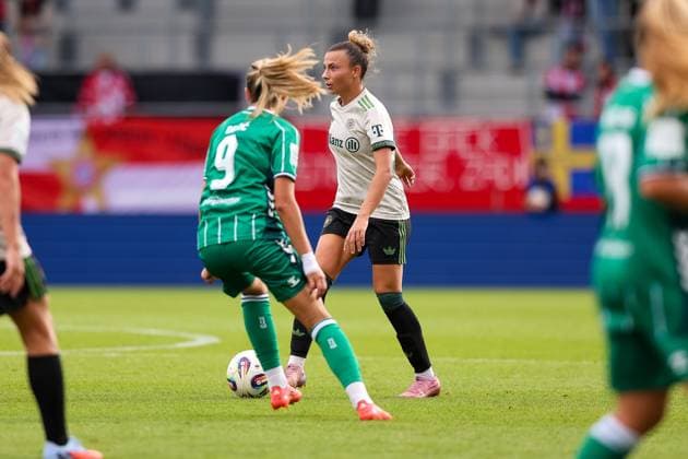 Arianna Caruso FC Bayern Muenchen, 27 with ball, with Medina Desic SV Werder Bremen, 09 , GER, FC Bayern Muenchen vs SV Werder Bremen, Soccer, Google Pixel Women Bundesliga, 5 Matchday, Season 2025 2026, 04 10 2025, DFL DFB REGULATIONS PROHIBIT ANY USE OF PHOTOGRAPHS as IMAGE SEQUENCES and or QUASI VIDEO, GER, FC Bayern Muenchen vs SV Werder Bremen, Football, Google Pixel Frauen Bundesliga, 5 Spieltag, Saison 2025 2026, 04 10 2025 Muenchen Copyright: xEibner-Pressefoto JennixMaulx EP_JML