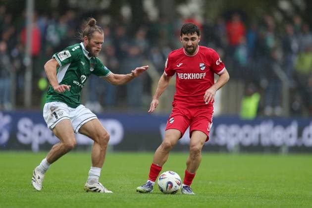 04 10 2025, xjcx, Herren, Fußball, Saison 2025 2026, 3 Liga, 10 Spieltag 1 FC Schweinfurt 1905 SC Verl Kristian Böhnlein 13, 1 FC Schweinfurt 1905 und Berkan Taz 10, SC Verl , DFL DFB REGULATES PROHIBIT ANY USE OF PHOTOGRAPHS AS IMAGE SEQUENCES AND OR QUASI VIDEO Schweinfurt Sachs Stadion Bayern Germany