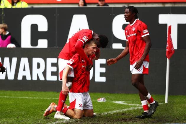 04 10 2025, xmohx, Fußball 2 Bundesliga, 1 FC Kaiserslautern VfL Bochum v l Torjubel nach dem Tor zum celebrating the goal celebrate 3 1 durch Paul Joly 1 FC Kaiserslautern DFL DFB REGULATIONS PROHIBIT ANY USE OF PHOTOGRAPHS as IMAGE SEQUENCES and or QUASI VIDEO Kaiserslautern