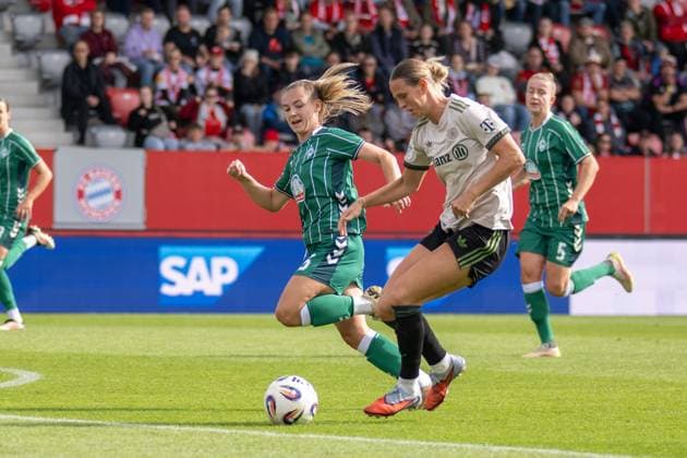Klara Buehl 17 FC Bayern Muenchen Frauen in duel with Michelle Weiss 15 SV Werder Bremen , FC Bayern Frauen Muenchen SV Werder Bremen, Google Pixel Frauenbundesliga, 5 Spieltag, 04 10 25 DFB regulations prohibit any use of photographs as image sequences and or quasi video kolbert press Muenchen Bayern Germany Copyright: xkolbert-press UlrichxGamelx