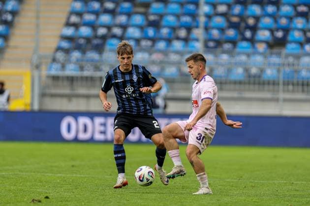 Patrick Kammerbauer VfL Osnabr ck, 31 on the ball, next to him Sascha Voelcke SV Waldhof Mannheim, 2 at SV Waldhof Mannheim VfL Osnabrueck on 04 10 25 at Carl Benz Stadium, Mannheim xamx Photo Alfio Marino Copyright: