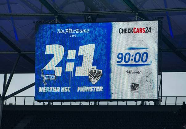 Soccer, Men, Season 2025 2026, 2 Bundesliga 8 Matchday , Hertha BSC SC Preußen Münster, Scoreboard with 2 1 Final Score, 04 10 2025, Copyright: xSebastianxRäppold MatthiasxKochx