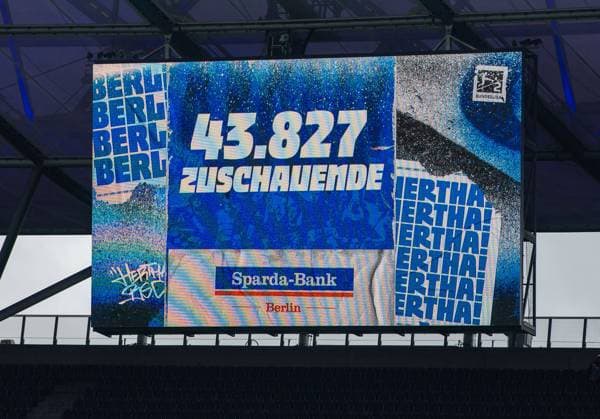 Soccer, Men, Season 2025 2026, 2 Bundesliga 8 Matchday , Hertha BSC SC Preußen Münster, Scoreboard with number of spectators 43827, 04 10 2025, Copyright: xSebastianxRäppold MatthiasxKochx
