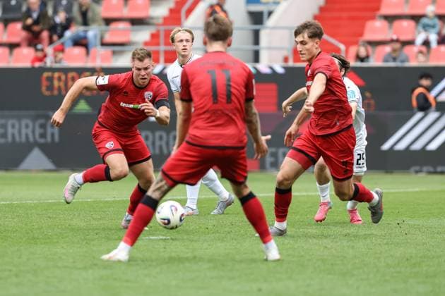 3 Liga FC Ingolstadt 04 SSV Ulm Simon Lorenz 32, FCI Elias Decker 4, FCI Frederik Christensen 11, FCI 3 Liga FC Ingolstadt 04 Season 2025 2026 SSV Ulm