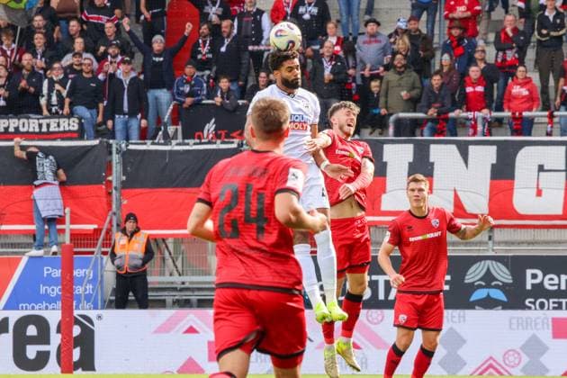 Andre Becker SSV Ulm 1846, Nr 49 wins here the header duel at the match FC Ingolstadt 04 vs SSV Ulm 1846 Football on 04 10 2025, DFB regulations prohibit any use of photographs as image sequences and or quasi video GER, Soccer, 3 Liga, Matchday 10, FC Ingolstadt 04 vs SSV Ulm 1846 Football, 04 10 2025, Audi Sportpark Ingolstadt Copyright: xEibner-Pressefoto OliverxSTRISCHx EP-OSH