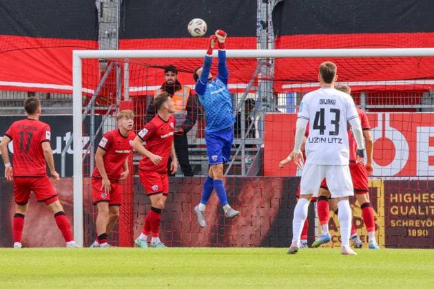 Goalkeeper Kai Eisele FC Ingolstadt 04, Nr 25 defends himself with all his strength during the match FC Ingolstadt 04 vs SSV Ulm 1846 Fußball on 04 10 2025, DFB regulations prohibit any use of photographs as image sequences and or quasi video GER, Football, 3 Liga, Matchday 10, FC Ingolstadt 04 vs SSV Ulm 1846 Fußball, 04 10 2025, Audi Sportpark Ingolstadt Copyright: xEibner-Pressefoto OliverxSTRISCHx EP-OSH