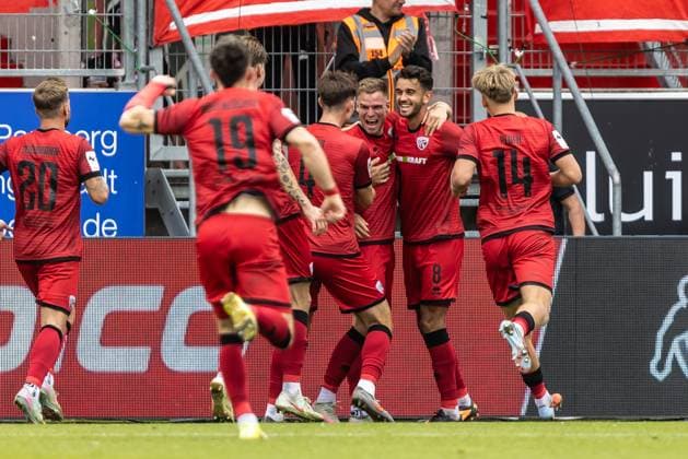 Soccer, Season 2025 2026, 3 League, Audi Sportpark Ingolstadt, Matchday 10, FC Ingolstadt SSV Ulm 1846 Football, 04 10 2025 04 10 2025, Football, Season 2025 2026, 3 League, Audi Sportpark Ingolstadt, Matchday 10, FC Ingolstadt SSV Ulm 1846 Football, Goal celebration joy after goal goal shot to 2 1 by 32 Simon Lorenz FC Ingolstadt Team Mannschaft FC Ingolstadt Foto Lucca Fundel Ingolstadt Audi Sportpark Bayern Germany