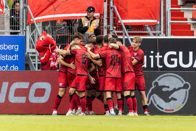Soccer, Season 2025 2026, 3 League, Audi Sportpark Ingolstadt, Matchday 10, FC Ingolstadt SSV Ulm 1846 Football, 04 10 2025 04 10 2025, Football, Season 2025 2026, 3 League, Audi Sportpark Ingolstadt, Matchday 10, FC Ingolstadt SSV Ulm 1846 Football, Goal celebration joy after goal goal shot to 2 1 by 32 Simon Lorenz FC Ingolstadt Team Mannschaft FC Ingolstadt Foto Lucca Fundel Ingolstadt Audi Sportpark Bayern Germany