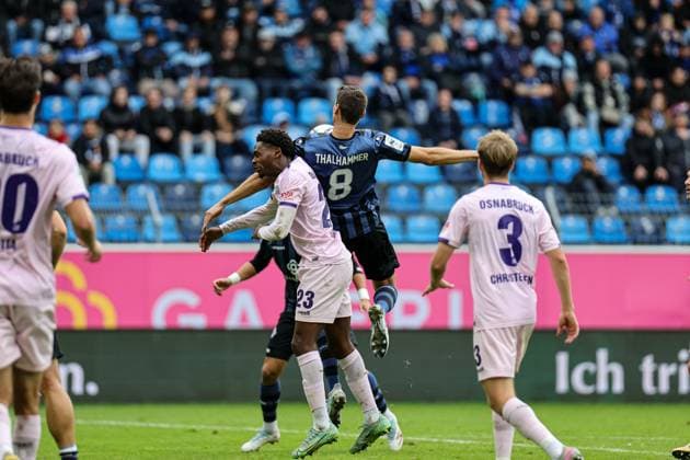 Maximilian Thalhammer SV Waldhof Mannheim, 8 on the ball Tony Rudy Lesueur VfL Osnabr ck, 23 behind him at SV Waldhof Mannheim VfL Osnabrueck on 04 10 25 at Carl Benz Stadium, Mannheim xamx Photo Alfio Marino Copyright: