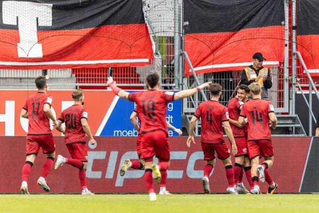Soccer, Season 2025 2026, 3 League, Audi Sportpark Ingolstadt, Matchday 10, FC Ingolstadt SSV Ulm 1846 Football, 04 10 2025 04 10 2025, Football, Season 2025 2026, 3 League, Audi Sportpark Ingolstadt, Matchday 10, FC Ingolstadt SSV Ulm 1846 Football, Goal celebration joy after goal goal shot to 2 1 by 32 Simon Lorenz FC Ingolstadt Team Mannschaft FC Ingolstadt Foto Lucca Fundel Ingolstadt Audi Sportpark Bayern Germany