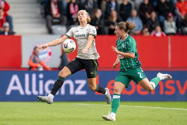 Pernille Harder 21 FC Bayern Muenchen Frauen , Chiara d Angelo 2 SV Werder Bremen , FC Bayern Frauen Muenchen SV Werder Bremen, Google Pixel Frauenbundesliga, 5 Spieltag, 04 10 25 DFB regulations prohibit any use of photographs as image sequences and or quasi video kolbert press Muenchen Bayern Germany Copyright: xkolbert-press UlrichxGamelx