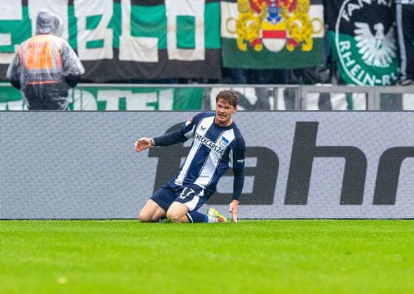 Soccer, Men, Season 2025 2026, 2 Bundesliga 8 Matchday , Hertha BSC SC Preußen Münster, Sebastian Grönning Hertha BSC , Cheering after goal to 1 0, 04 10 2025, Copyright: xSebastianxRäppold MatthiasxKochx