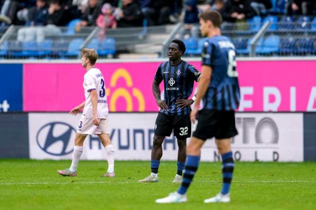 from left Kennedy Onyedika Okpala SVWM, 32 , Maximilian Thalhammer SVWM, 8 , player of SV Waldhof Mannheim SVWM , looking disappointed, disappointment, frustration, disappointed, pessimistic, after the goal conceded to 1 3, Action, Action, Game scene, 04 10 2025, Mannheim Germany , Soccer, 3 Liga, SV Waldhof Mannheim VfL Osnabrück, DFB DFL REGULATIONS PROHIBIT ANY USE OF PHOTOGRAPHS AS IMAGE SEQUENCES AND OR QUASI VIDEO xozx