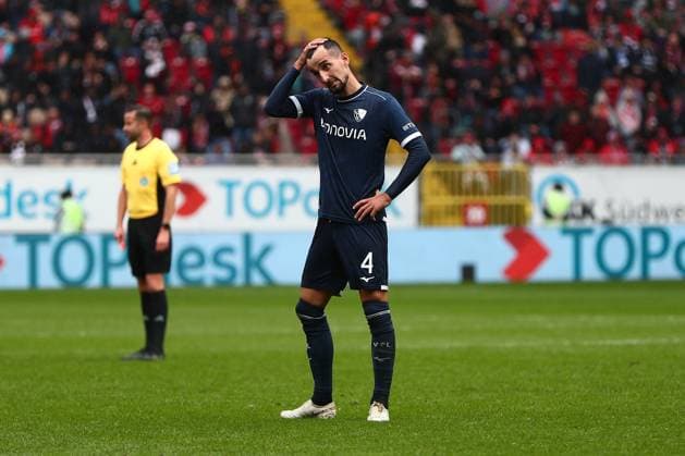04 10 2025, xmohx, Soccer 2 Bundesliga, 1 FC Kaiserslautern VfL Bochum v l Erhan Masovic VfL Bochum Disappointed, sad, frustrated DFL DFB REGULATIONS PROHIBIT ANY USE OF PHOTOGRAPHS as IMAGE SEQUENCES and or QUASI VIDEO Kaiserslautern