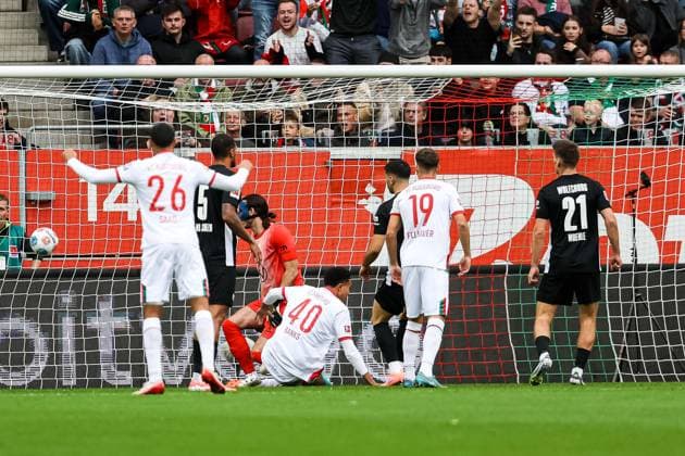 Goal for Augsburg 1 0 by Noahkai Banks FC Augsburg 40 Jubilation in the team GER, FC Augsburg vs VfL Wolfsburg, 1 Bundesliga Soccer, 06 Matchday, Season 2025 2026, 04 10 2025 DFB DFL REGULATIONS PROHIBIT ANY USE OF PHOTOGRAPHS AS IMAGE SEQUENCES AND OR QUASI VIDEO GER, FC Augsburg vs VfL Wolfsburg, 1 Bundesliga Soccer, 06 Matchday, Season 2025 2026, 04 10 2025 Augsburg Copyright: xEibner-Pressefoto RogerxBuerkex EP_RBE