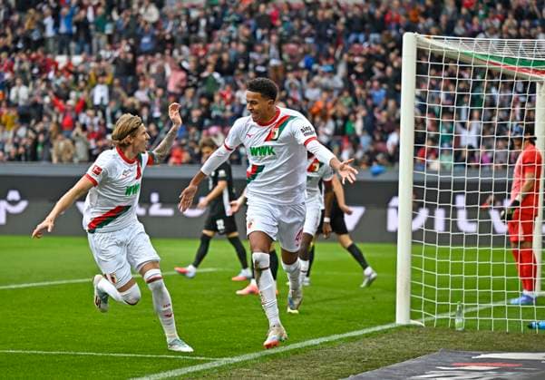 04 10 2025, Soccer 1 Bundesliga 2025 2026, Matchday 6, FC Augsburg VfL Wolfsburg, at WWK Arena Augsburg Noahkai Dominic Banks FC Augsburg cheers, DFL and DFB regulations prohibit any use of photographs as image sequences and or quasi video