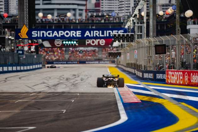 Formula 1 Singapore Grand Prix 2025 Lewis Hamilton 44 (GBR) Scuderia Ferrari SF-25 during the Formula 1 Singapore Airlines Singapore Grand Prix 2025 at the Marina Bay Street Circuit, Singapore on 4 October 2025 Credit: Jun Da Tan Every Second Media Editorial use only. All images are copyright Every Second Media Limited. No images may be reproduced without prior permission. Copyright: xIMAGO EveryxSecondxMediax ESM-1609-0057 JunxDaxTanx xEveryxSecondxMediax