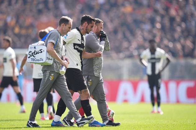 Parma s Emanuele Valeri injured during the Serie A soccer match between Parma and Lecce at Ennio Tardini Stadium in Parma, North Italy, Saturday, October 4, 2025. Soccer  Copyright: xMassimoxPaolone LaPressex