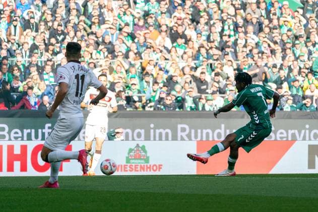 Goal for 1 0 Samuel Mbangula SV Werder Bremen, 07 Goal kick, GER, SV Werder Bremen vs FC St Pauli, Football, Bundesliga, Matchday 6, Season 2025 2026, 04 10 2025 DFL REGULATIONS PROHIBIT ANY USE OF PHOTOGRAPHS AS IMAGE SEQUENCES AND OR QUASI VIDEO GER, SV Werder Bremen vs FC St Pauli, Football, Bundesliga, Matchday 6, Season 2025 2026, 04 10 2025 Bremen Copyright: xEibner-Pressefoto MaxxVincenx EP_MVN