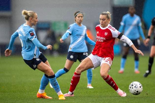 4th October 2025; Joie Stadium, Manchester, England; Womens Super League Football, Manchester City versus Arsenal; Alessia Russo of Arsenal Women dispossessed by Alex Greenwood of Manchester City Women  TimxWilliams
