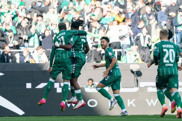 Goal for 1 0 Samuel Mbangula SV Werder Bremen, 07 cheers with Justin Njinmah SV Werder Bremen, 11 , Yukinari Sugawara SV Werder Bremen, 03 , GER, SV Werder Bremen vs FC St Pauli, Football, Bundesliga, Matchday 6, Season 2025 2026, 04 10 2025 DFL REGULATES PROHIBIT ANY USE OF PHOTOGRAPHS AS IMAGE SEQUENCES AND OR QUASI VIDEO GER, SV Werder Bremen vs FC St Pauli, Football, Bundesliga, Matchday 6, Season 2025 2026, 04 10 2025 Bremen Copyright: xEibner-Pressefoto MaxxVincenx EP_MVN