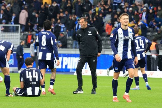 DEU, DFL, 2 FBL, Hertha BSC vs Preussen Muenster, 04 10 2025, Berliner Olympiastadion, Berlin, DEU, DFL, 2 FBL, Hertha BSC vs Preussen Muenster, im Bild Co Trainer Andre Mijatovic Hertha BSC Berlin , Kevin Sessa Hertha BSC Berlin 8 , Linus Gechter Hertha BSC Berlin 44 , Marten Winkler Hertha BSC Berlin 22 DFL regulations prohibit any use of Photographs as image sequences and or quasi video nordphotoxGmbHx xEngler nph00076
