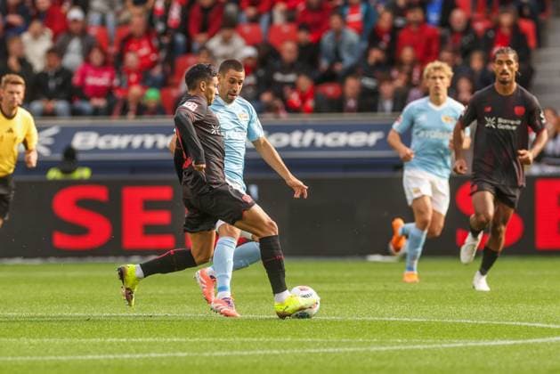 04 10 2025, Soccer, Season 2025 2026, 1 Bundesliga, Matchday 6, Bayer Leverkusen FC Union Berlin, f l Equi Fernandez Bayer Leverkusen , Rani Khedira Union Berlin Leverkusen BayArena NRW Germany xRHR FOTOx Copyright: RHR-FOTOx RHR-FOTO