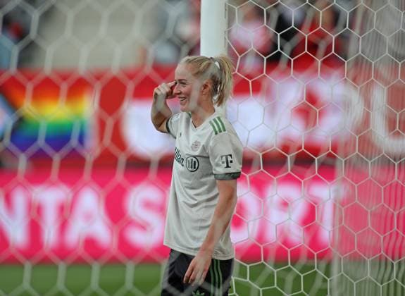 Soccer, Women, Google Pixel Women Bundesliga, 22 Matchday, Season 2025 2026, FC Bayern Munich SV Werder Bremen, Campus 4 0 by Lea Schüller Schueller FC Bayern Munich , Goal, Goal celebration, Gesture