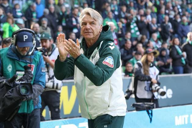 04 10 2025, xtgx, Soccer 1 Bundesliga SV Werder Bremen FC St Pauli v l Horst Steffen Bremen, Coach DFL DFB REGULATIONS PROHIBIT ANY USE OF PHOTOGRAPHS as IMAGE SEQUENCES and or QUASI VIDEO Bremen