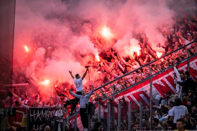 DFL Bayer 04 Leverkusen 1 FC Union Berlin, 04 10 2025 Union Berlin fans celebrate with pyrotechnics Bayer 04 Leverkusen 1 FC Union Berlin on Matchday 6 of the 1 Bundesliga on 04 10 2025 at the BayArena in Leverkusen THE DFL REGULATIONS PROHIBIT ANY USE OF PHOTOS AS IMAGE SEQUENCES AND OR QUASI VIDEO Bayer 04 Leverkusen 1 FC Union Berlin on Matchday 6 of the 1 Bundesliga on 04 10 2025 at the BayArena in Leverkusen DFL REGULATIONS PROHIBIT ANY USE OF PHOTOGRAPHS AS IMAGE SEQUENCES AND OR QUASI VIDEO Copyright: xBEAUTIFULxSPORTS AxelxKohringx