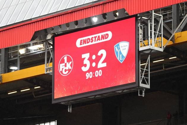 04 10 2025, xmohx, Soccer 2 Bundesliga, 1 FC Kaiserslautern VfL Bochum v l Final result on the scoreboard DFL DFB REGULATIONS PROHIBIT ANY USE OF PHOTOGRAPHS as IMAGE SEQUENCES and or QUASI VIDEO Kaiserslautern
