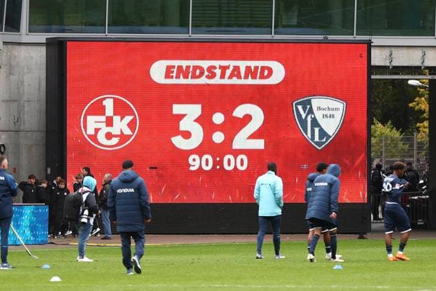 04 10 2025, xmohx, Soccer 2 Bundesliga, 1 FC Kaiserslautern VfL Bochum v l Final result on the scoreboard DFL DFB REGULATIONS PROHIBIT ANY USE OF PHOTOGRAPHS as IMAGE SEQUENCES and or QUASI VIDEO Kaiserslautern