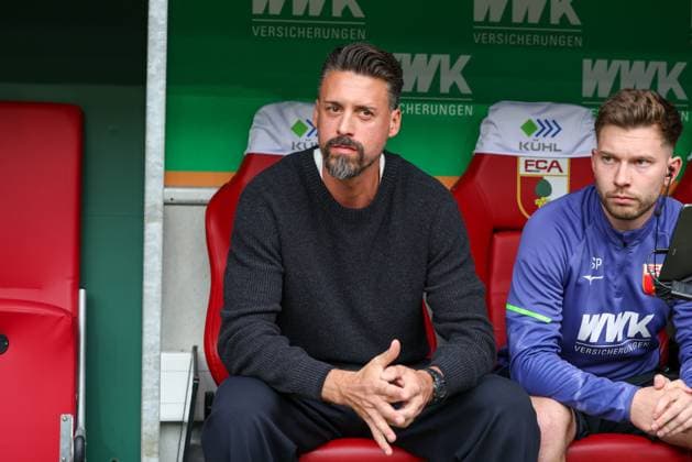 Head Coach Sandro Wagner FC Augsburg , FC Augsburg vs VfL Wolfsburg, Soccer, 1 Bundesliga, 6 Matchday, 04 10 2025 DFB regulations prohibit any use of photographs as image sequences and or quasi video Augsburg Bayern Germany Copyright: xkolbert-press ChristianxKolbertx