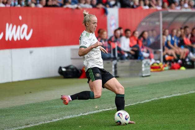 Lea Schueller FC Bayern Muenchen, 11 , GER, FC Bayern Muenchen vs SV Werder Bremen, Football, Google Pixel Frauen Bundesliga, 5 Spieltag, Saison 2025 2026, 04 10 2025, D FL DFB REGULATIONS PROHIBIT ANY USE OF PHOTOGRAPHS as IMAGE SEQUENCES and or QUASI VIDEO, GER, FC Bayern Muenchen vs SV Werder Bremen, Football, Google Pixel Frauen Bundesliga, 5 Spieltag, Saison 2025 2026, 04 10 2025 Muenchen Copyright: xEibner-Pressefoto JennixMaulx EP_JML