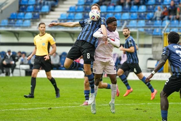 Soccer 3 Liga, Matchday 10, SV Waldhof Mannheim VfL Osnabrück on 04 10 2025 in Mannheim Carl Benz Stadion , Germany, Season 2025 2026 DFL REGULATIONS PROHIBIT ANY USE OF PHOTOGRAPHS AS IMAGE SEQUENCES AND OR QUASI VIDEO Penalty area scene between Maximilian Thalhammer 08, SVWM and Tony Rudy Lesueur 23, VFL Mannheim Carl Benz Stadion Germany Copyright: xChristophxKinzingerx